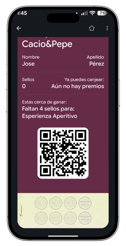 Celular mostrando la tarjeta digital de RISU en Wallet